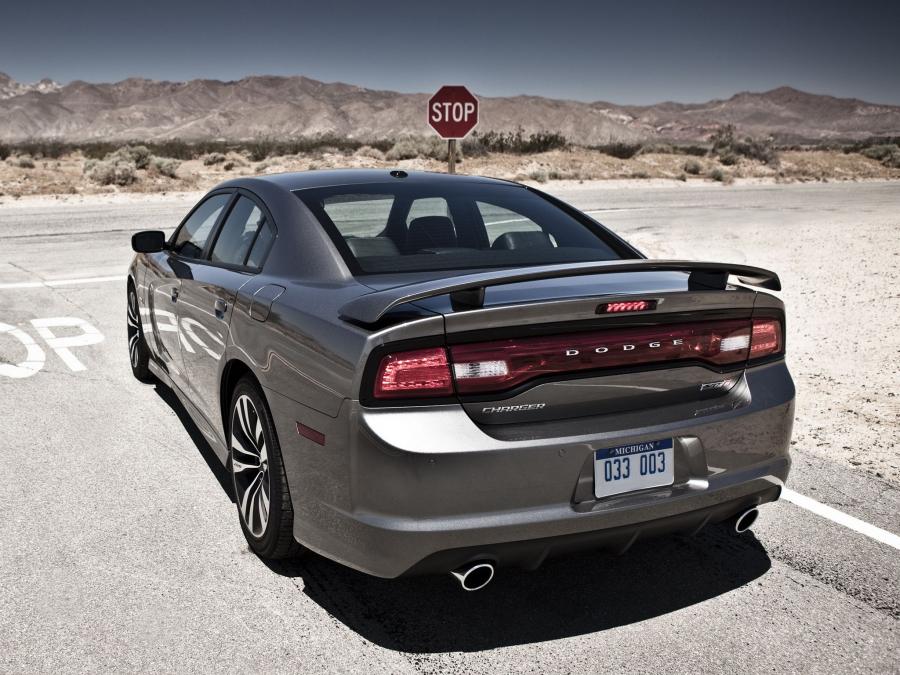  Dodge Charger SRT8 2011 года  (фото 16 из 22)